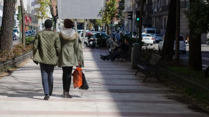 El 41% de españoles cree que paga muchos impuestos